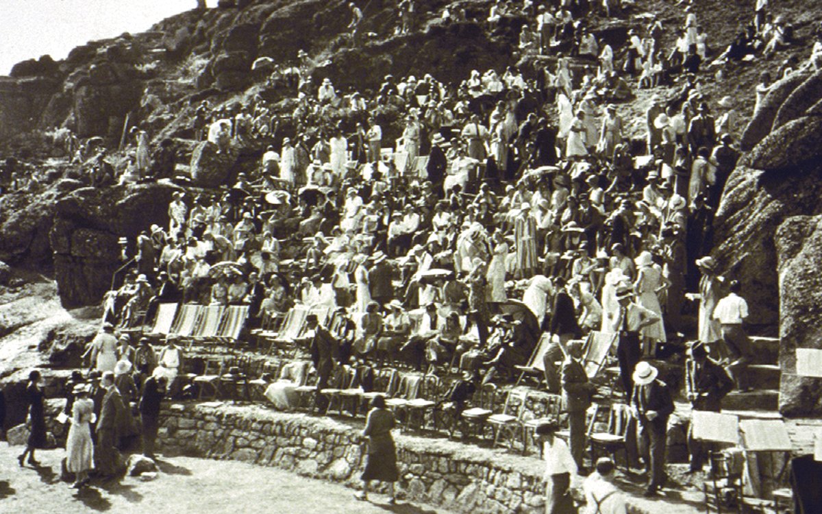 1932 Tempest Audience