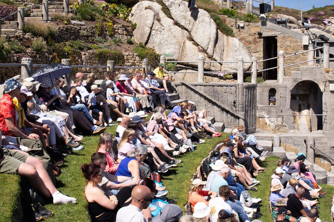 Grass-Terraces-Matinee-Performance