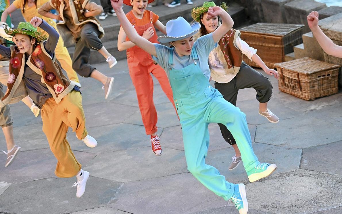 Joseph and the Amazing Technicolor Dreamcoat - Kidz R Us