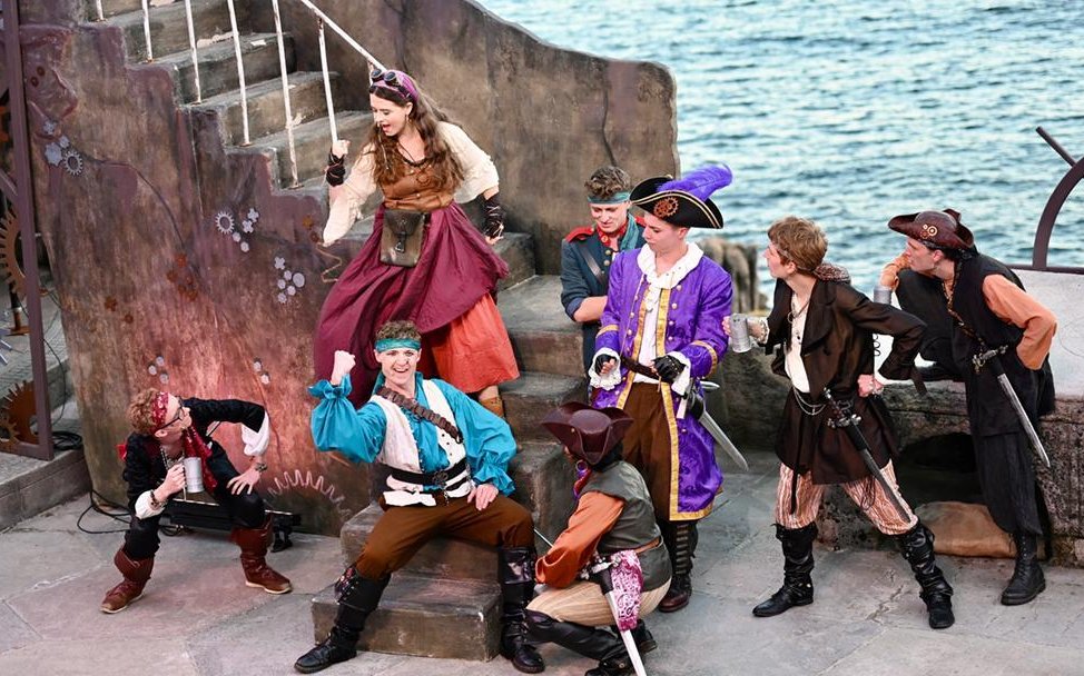 Cambridge University G&S Society in The Pirates of Penzance