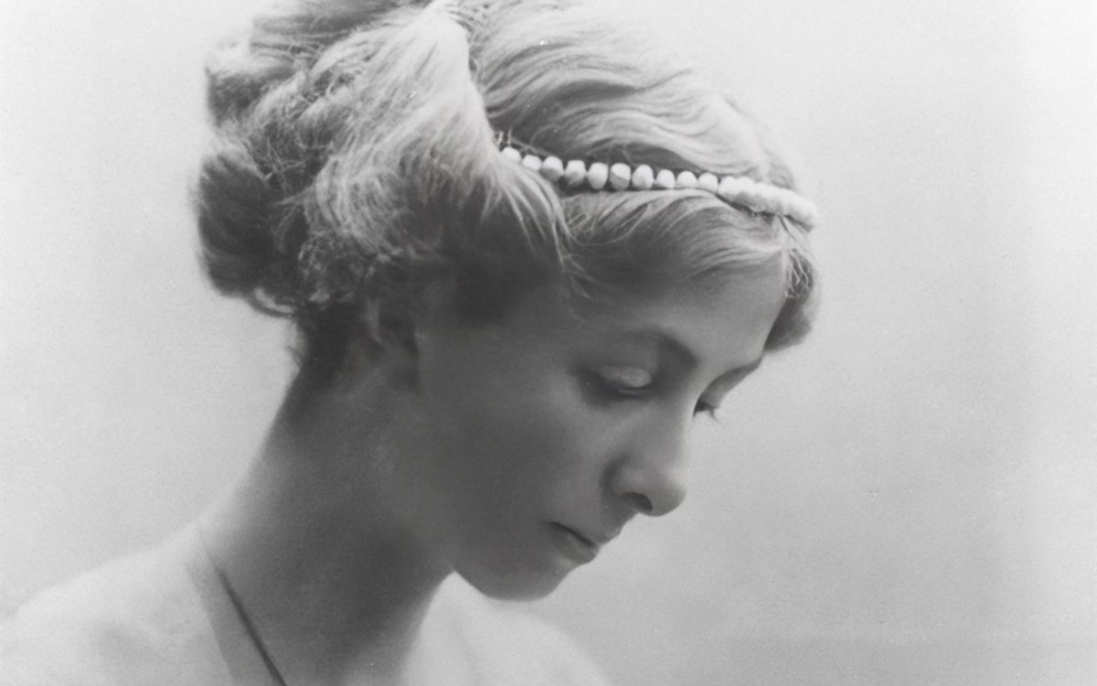 Rowena-as-a-young-girl-Studio-Portrait