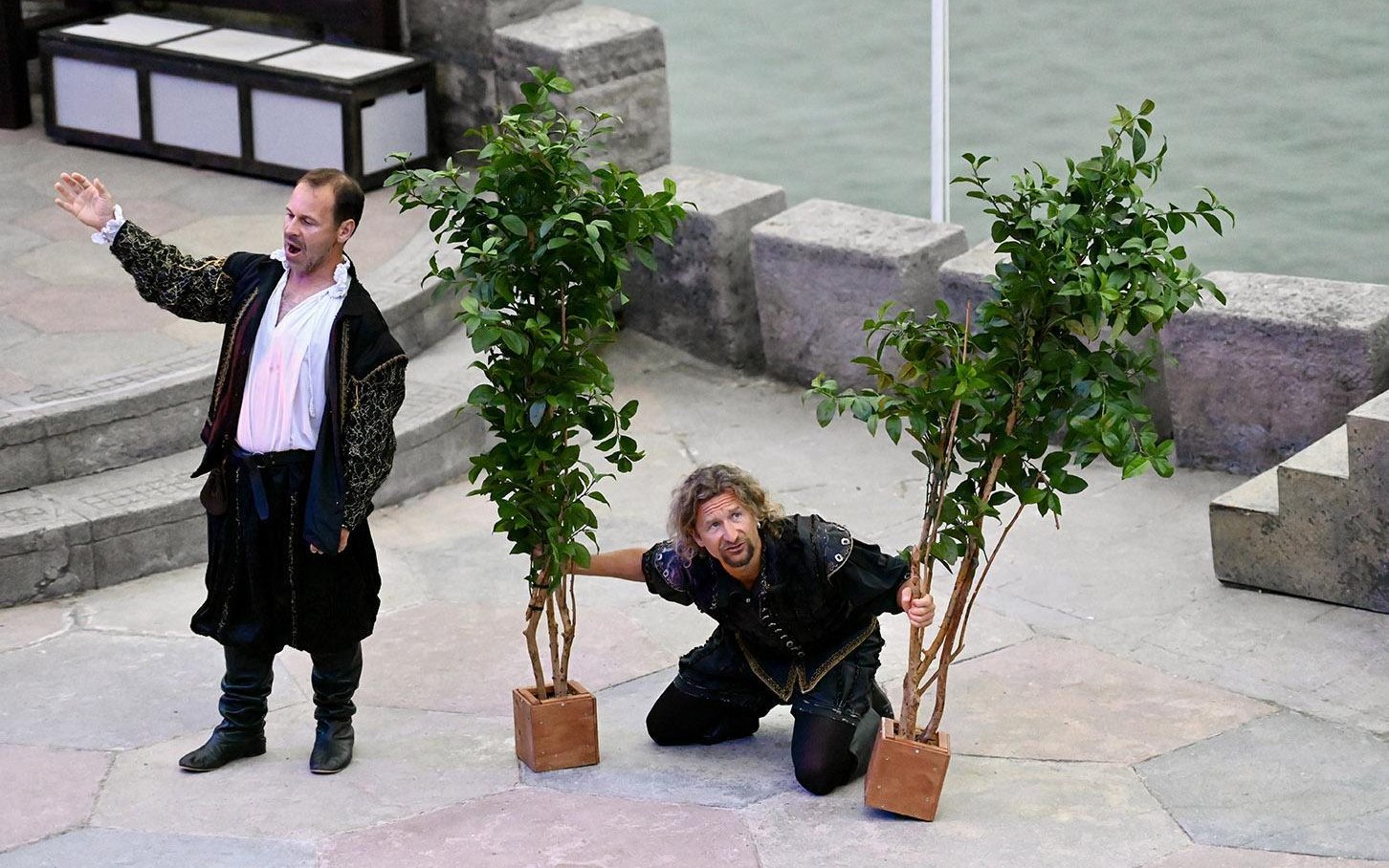 Shakespeare in Love - Shattered Windscreen