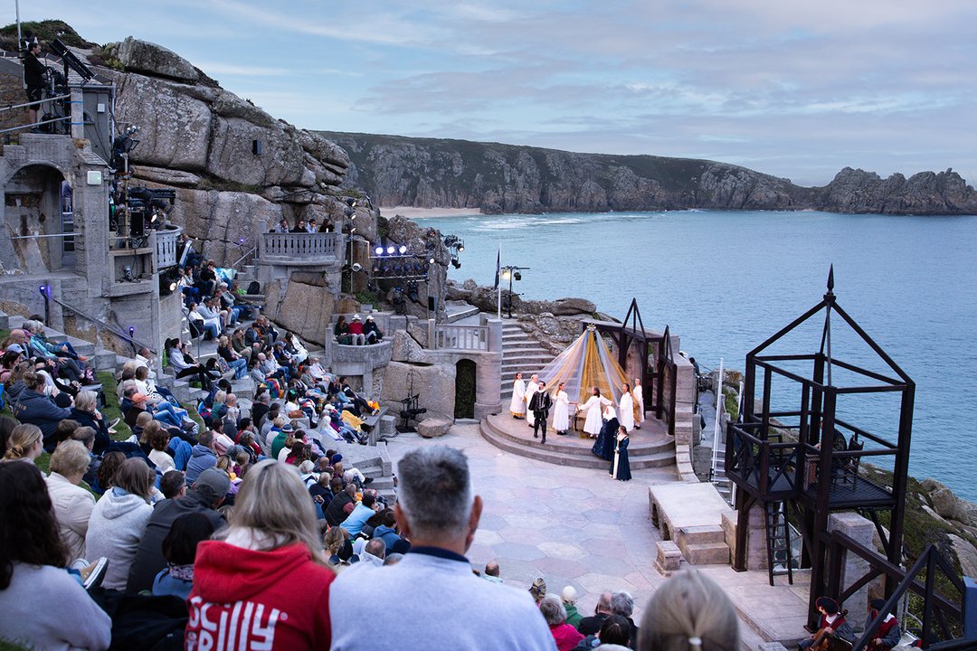 Shakespeare-in-Love-with-Audience-early-evening