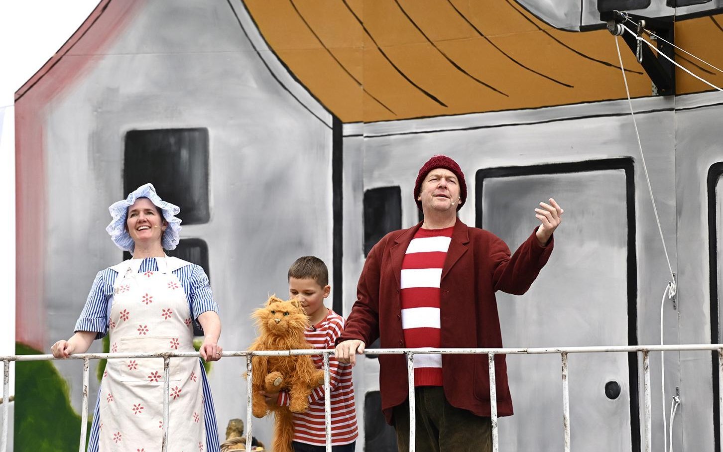 The Lighthouse Keeper's Lunch - Minack Youth Theatre